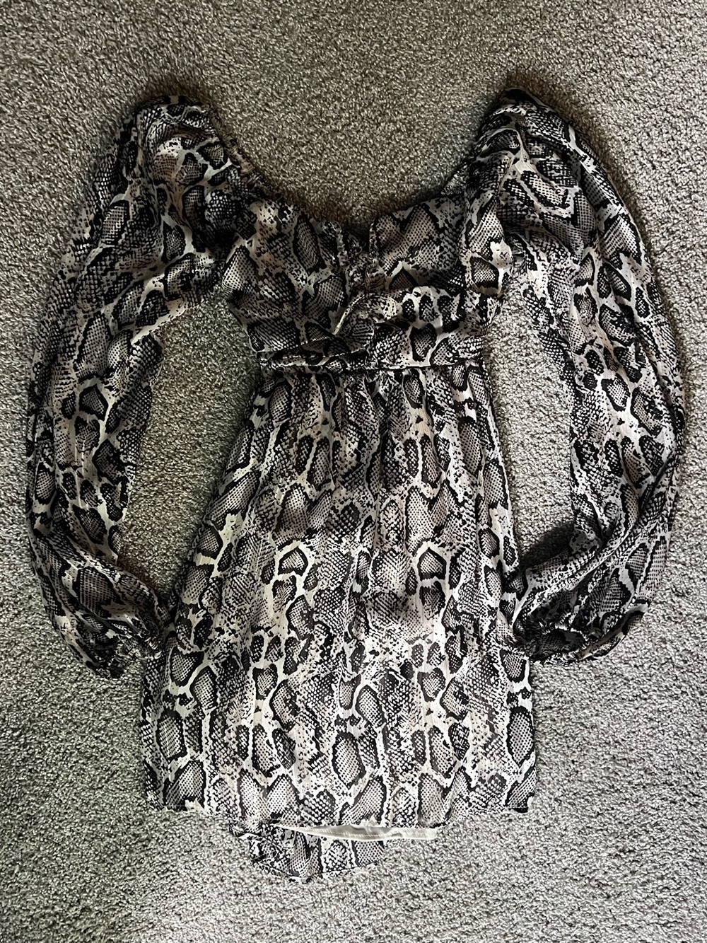Snakeskin Print Long Sleeve Mini Dress🐍🩶